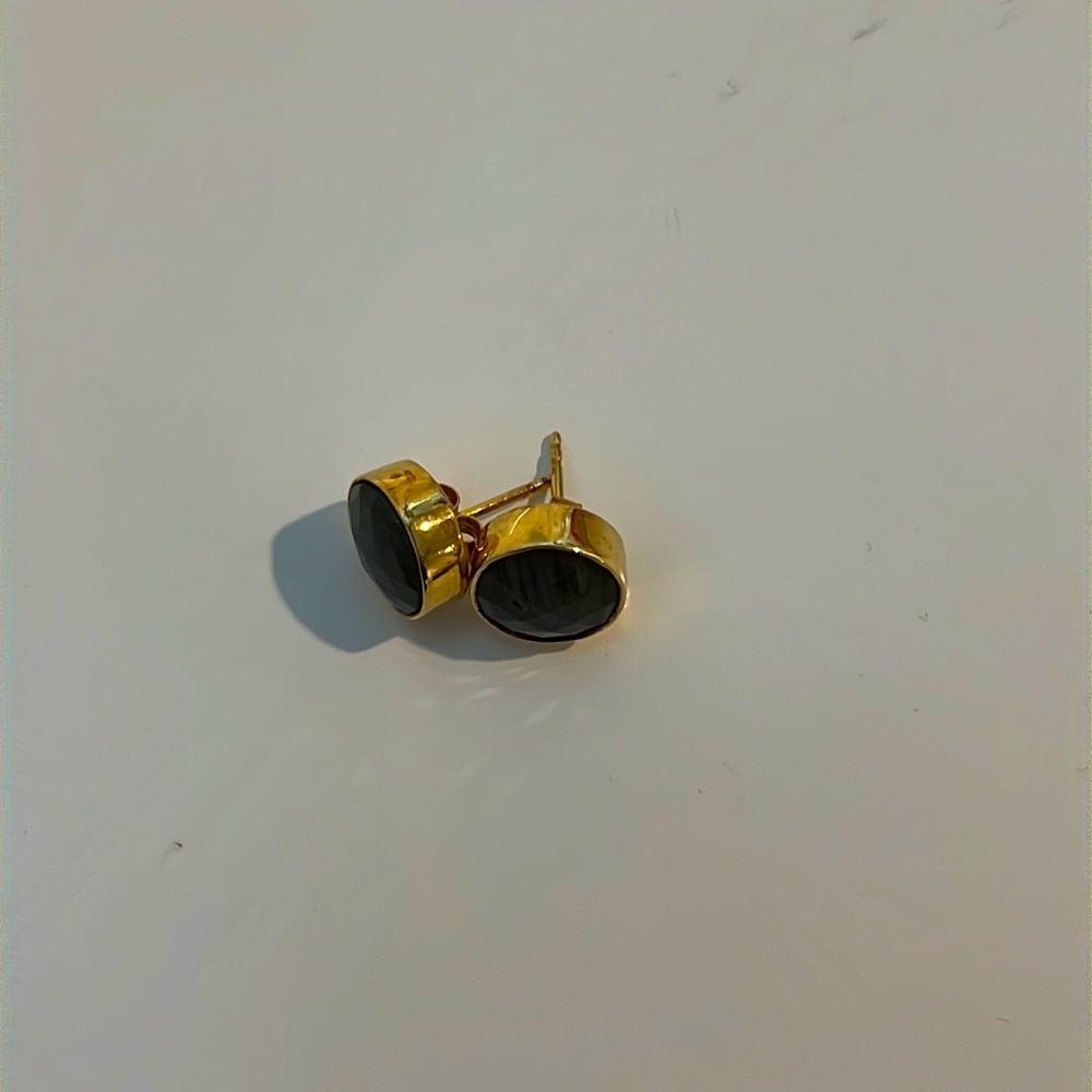 Stone stud earrings - Picture 3 of 4